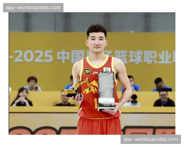 吴前与孙铭徽:两种截然不同的核心后卫